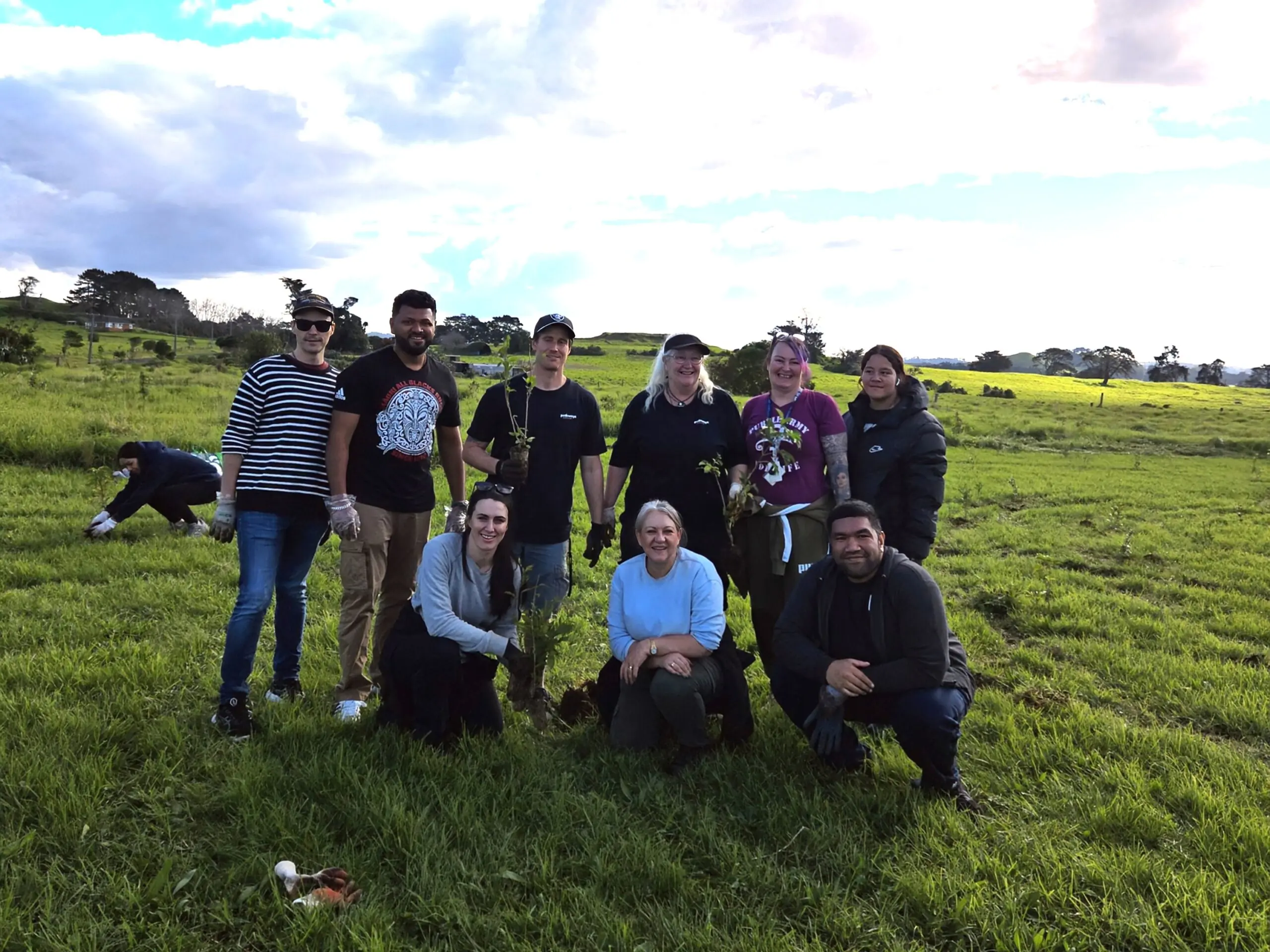 Kaimahi group together on planting day
